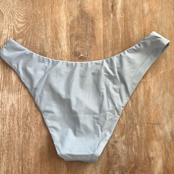 J Crew Swimsuit Size Medium Curved‎ Waist Cheeky Bikini Bottom Light Blue - Picture 4 of 6